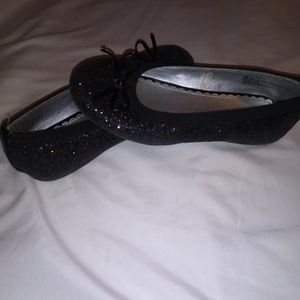 Girls dress shoes. Black